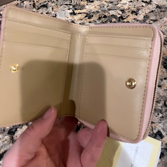 Marc Jacobs zip wallet - Picture 3 of 5